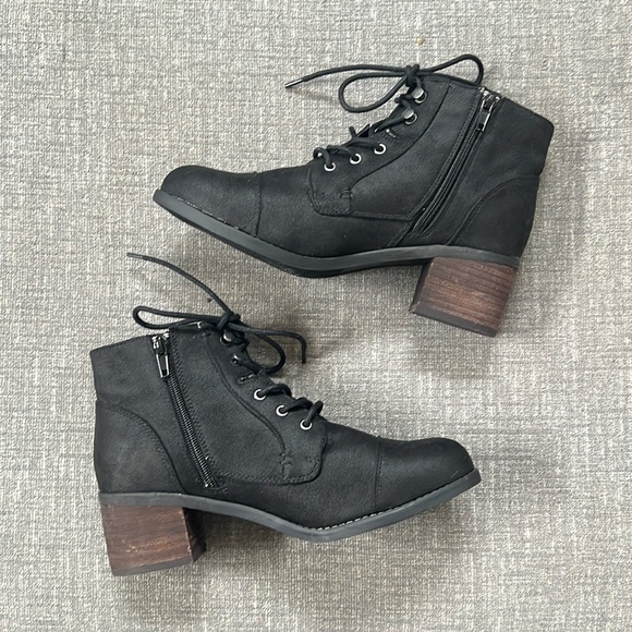 Sarina Lace-Up Boot (Women)
Bella Vita - Picture 2 of 8